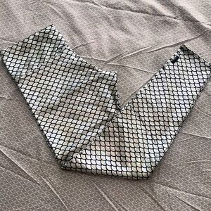 Metallic Silver Mermaid-Scale Leggings - Women's Pants